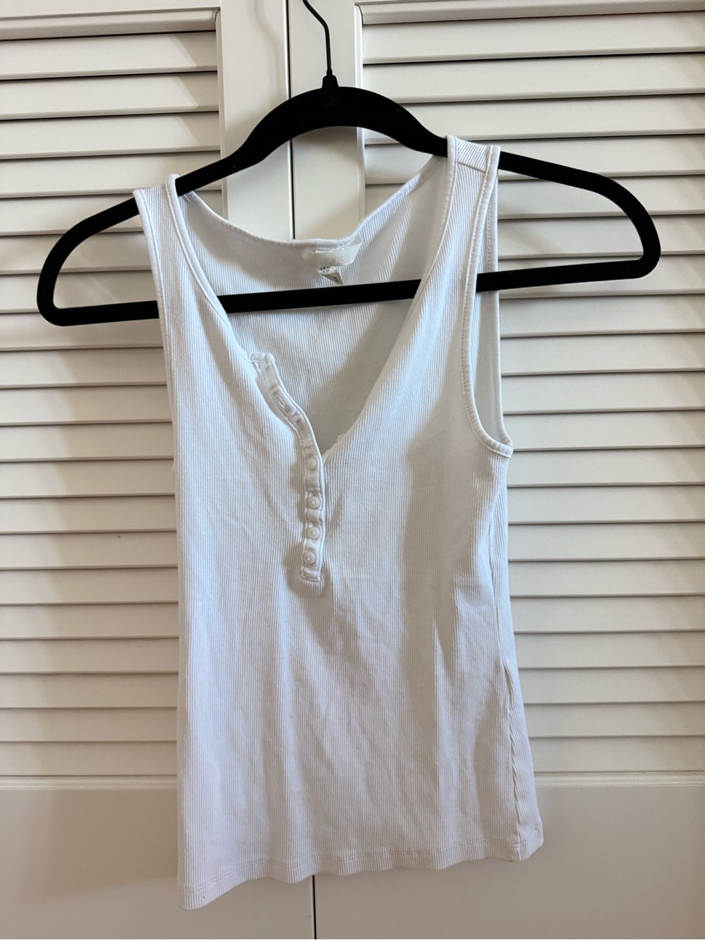H&M White Ribbed Racerback Tank with Snap Button Placket - Picture 2 of 3